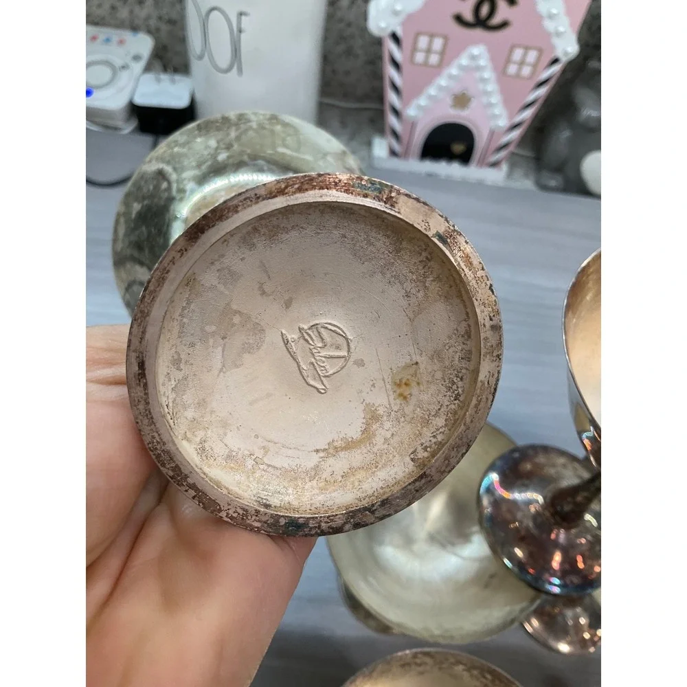 NINE VINTAGE SALEM SILVER PLATED CHAMPAGNE GOBLETS